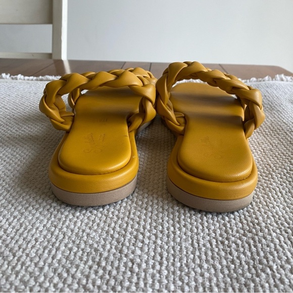 Seychelles Golden Coast Mustard Yellow Faux Leather Braided Slides Size 9 - Picture 4 of 5